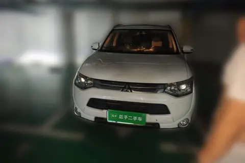 Mitsubishi Outlander 2014