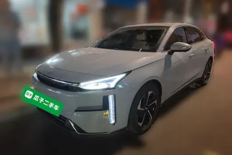 Geely L6 2024