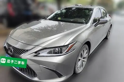 Lexus ES 2020