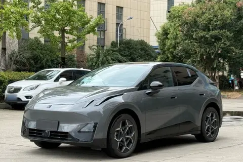 Lynk & Co Z20 2024