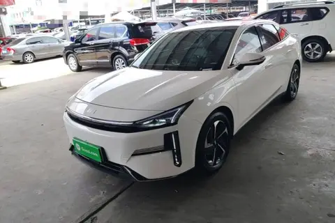 Geely L6 2023