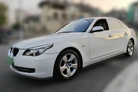 BMW 5 Series 2010 — фото 1