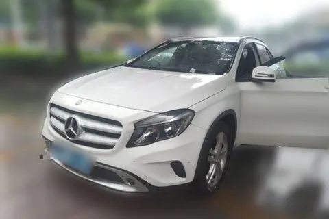 Mercedes-Benz GLA 2015