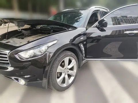 Infiniti QX70 2014