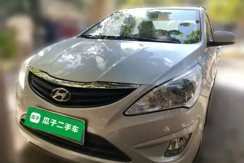 Hyundai Reina 2012
