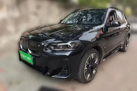BMW iX3 2025