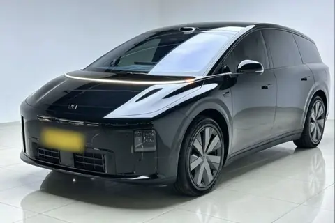 Li i8 2025