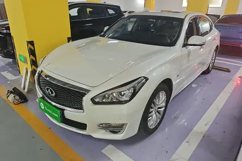 Infiniti Q70 2019
