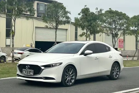 Mazda 3 Axela 2022