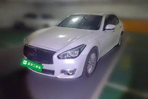 Infiniti Q70 2015