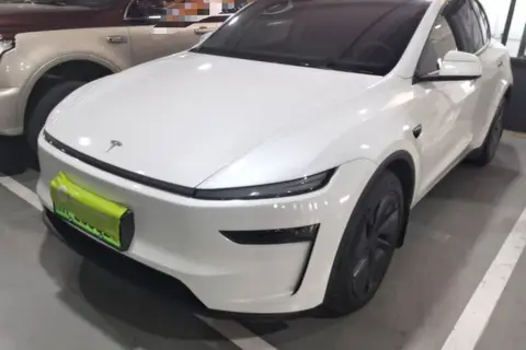 Tesla Model Y 2025