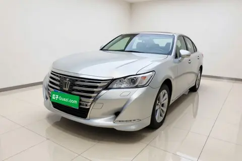 Toyota Crown 2016