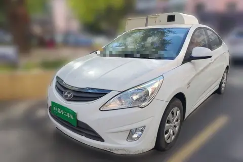 Hyundai Reina 2013