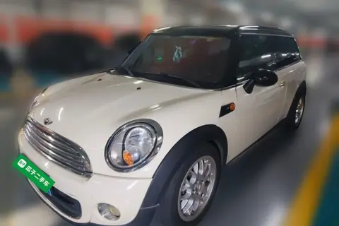 MINI CLUBMAN 2012