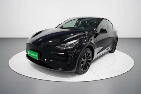 Tesla Model Y 2024