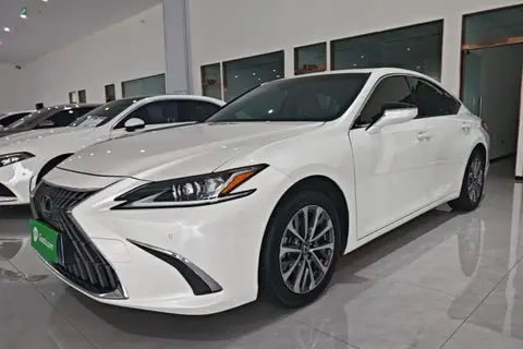 Lexus ES 2024