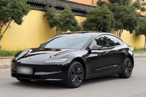 Tesla Model 3 2025