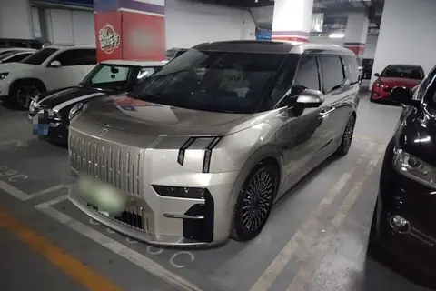 ZEEKR 009 2023