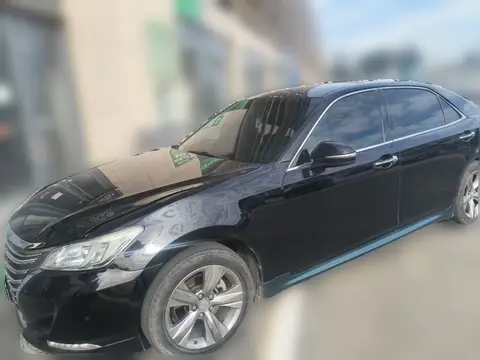 Toyota Crown 2015