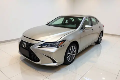 Lexus ES 2020
