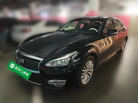 Infiniti Q70 2015