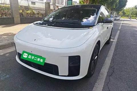 Li i8 2025