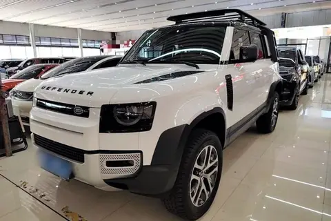 Land Rover Defender 2024