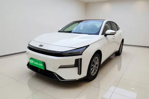 Geely L6 2025