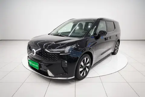 Volvo EM90 2025