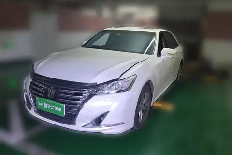 Toyota Crown 2016