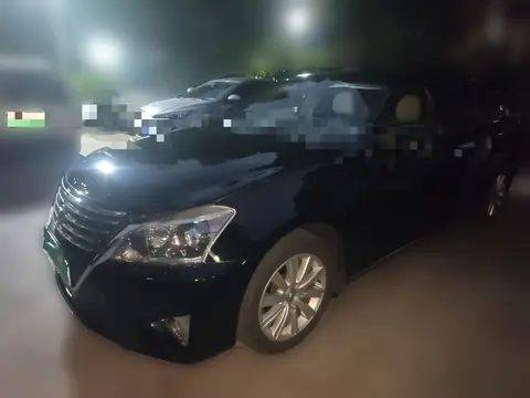 Toyota Crown 2013