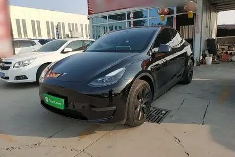 Tesla Model Y 2024