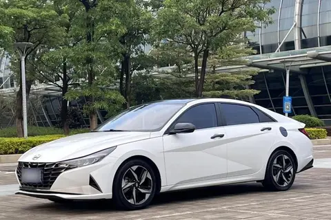 Hyundai Elantra 2022