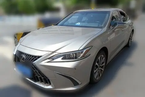 Lexus ES 2022