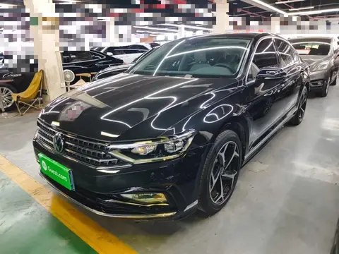 Volkswagen Magotan 2025