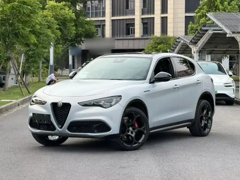 Alfa Romeo Stelvio 2023