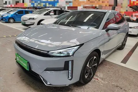 Geely L6 2024