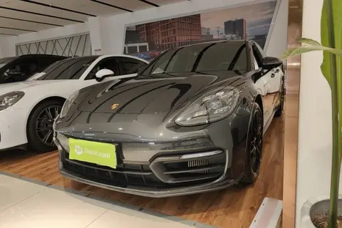 Porsche Panamera 2023
