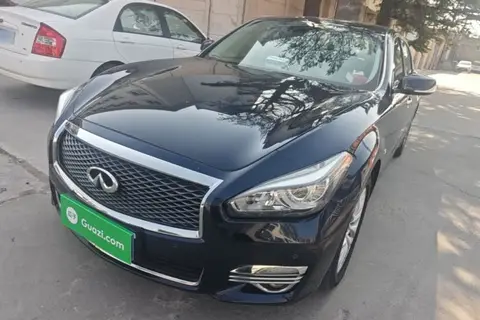 Infiniti Q70 2015
