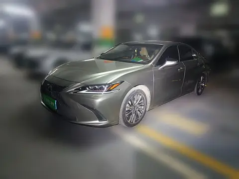 Lexus ES 2020