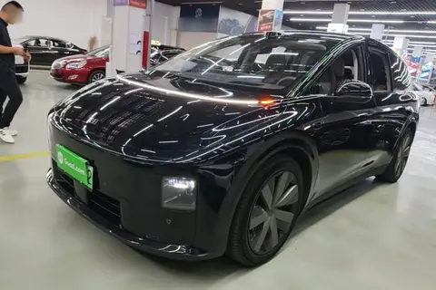 Li i8 2025
