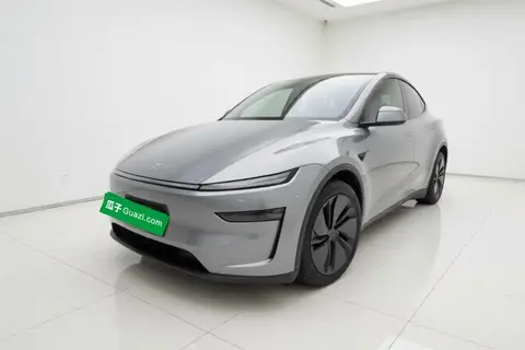 Tesla Model Y 2025