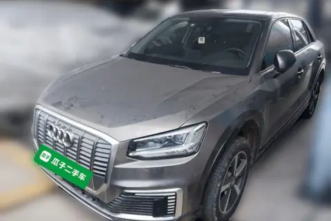 Audi Q2L e-tron 2019