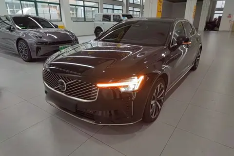 Volvo S90 2025