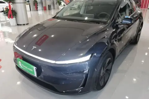 Tesla Model Y 2025