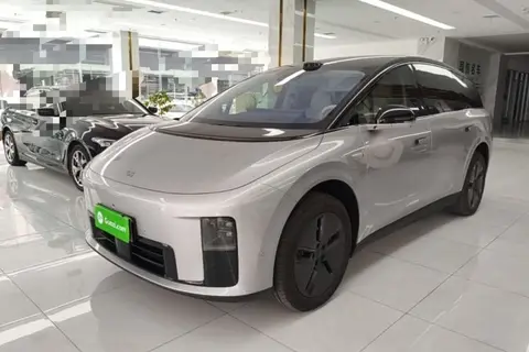 Li i8 2025