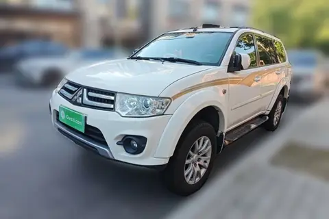 Mitsubishi Pajero Sport 2013