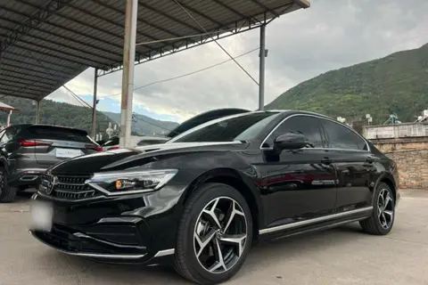 Volkswagen Magotan 2025