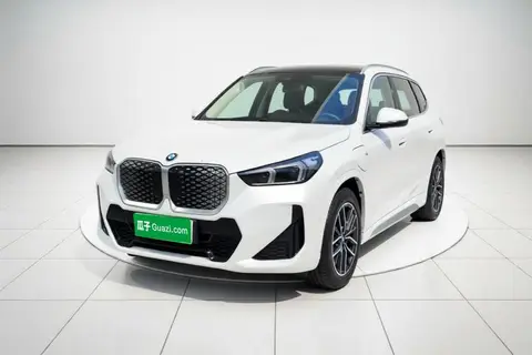 BMW iX1 2025