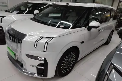 ZEEKR 009 2025